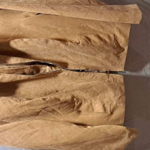 Woman's light jacket - Picture 3 of 5